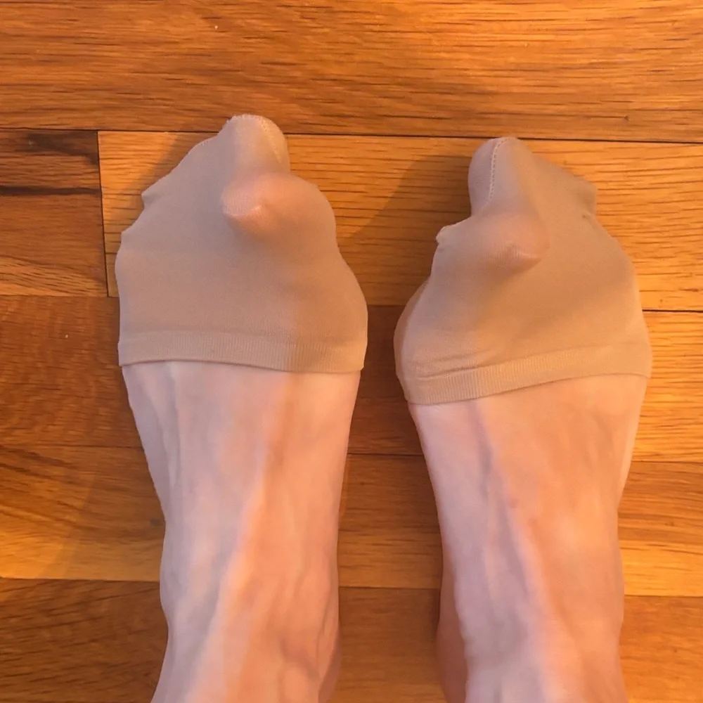 Toe cap socks in beige